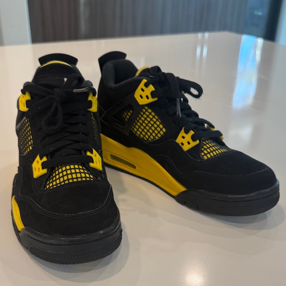 Nike Jordan 4 Thunders